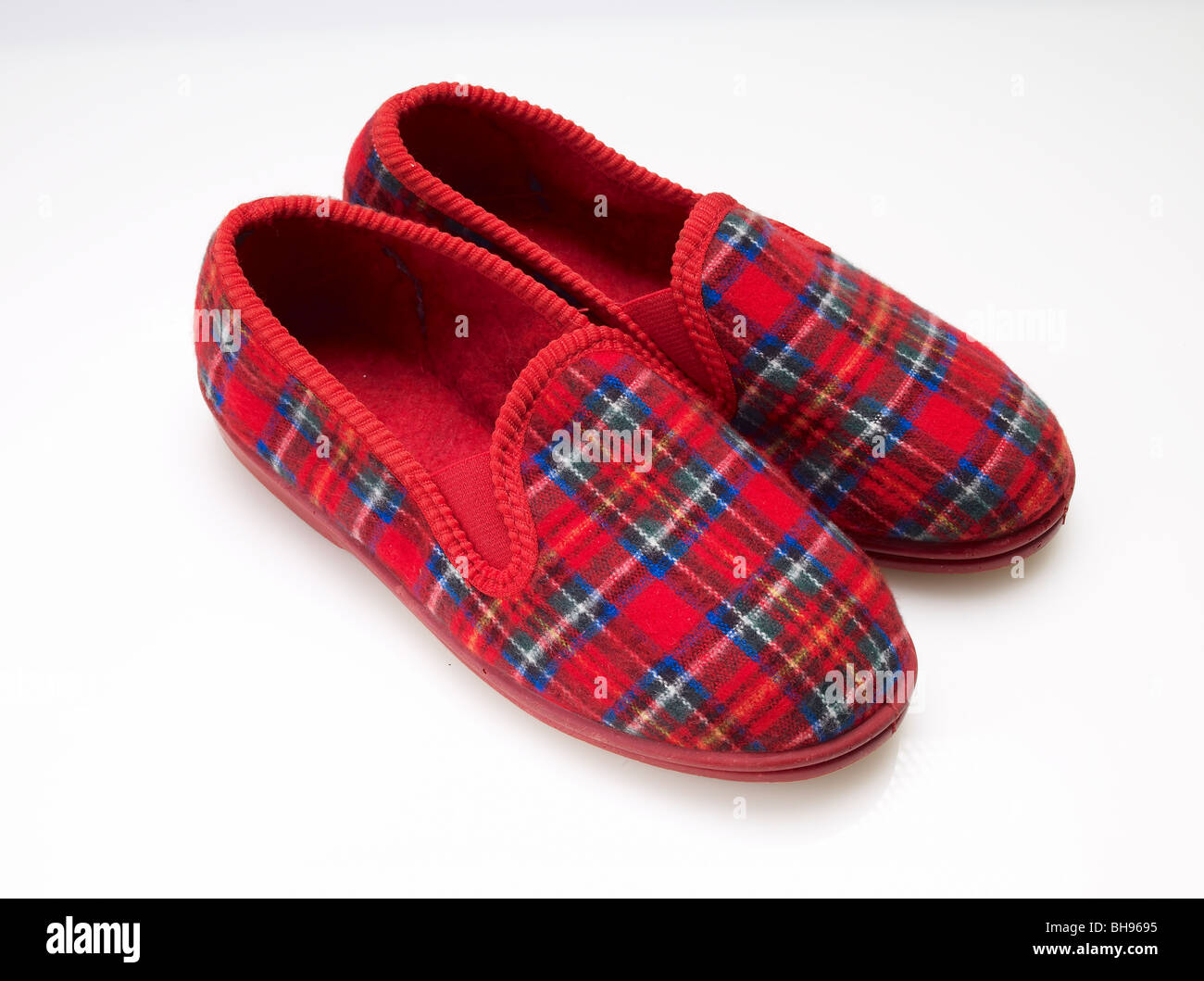 In tartan rosso pantofole accogliente controllare la warm house L Foto Stock