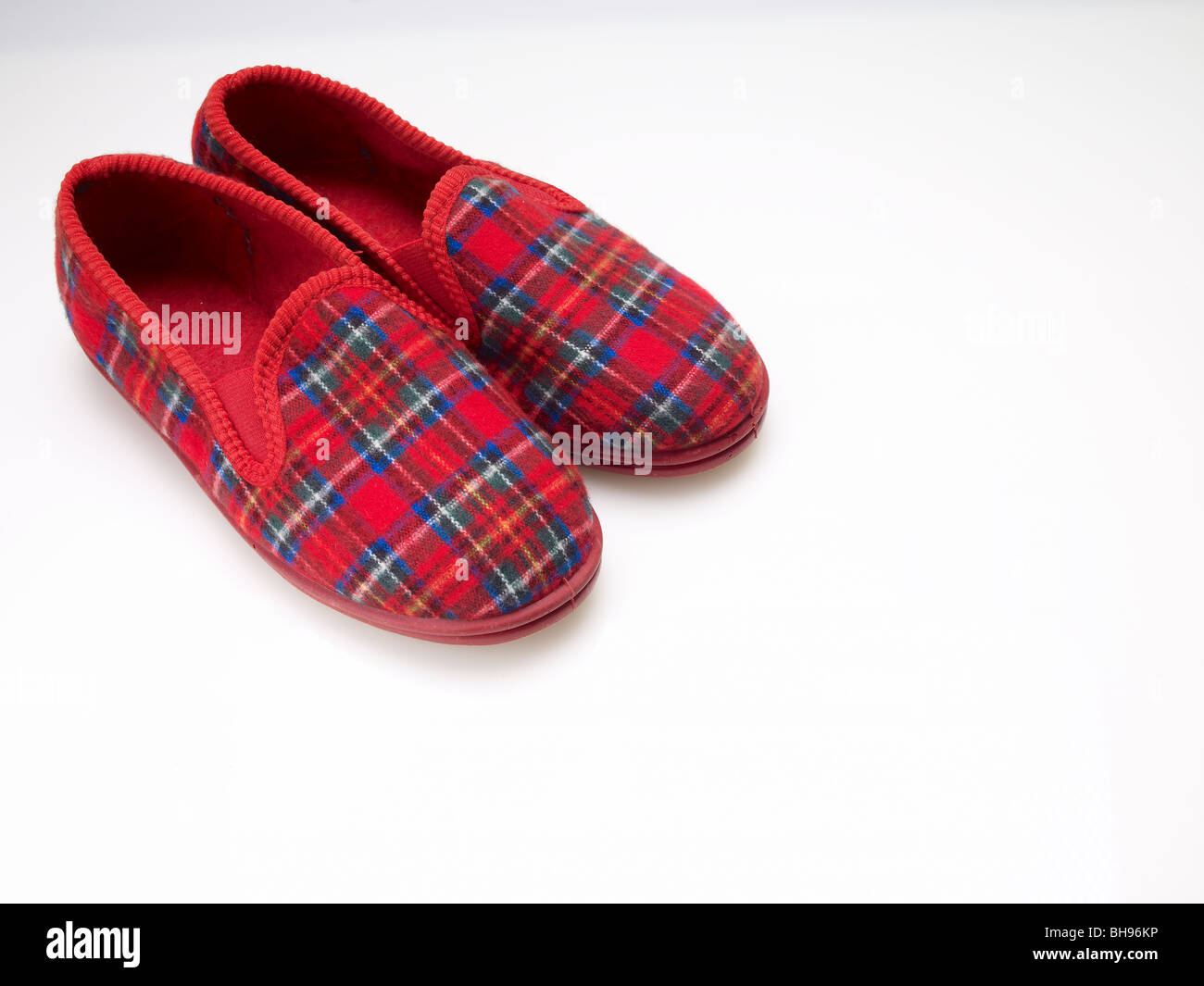 In tartan rosso pantofole accogliente controllare la warm house L Foto Stock