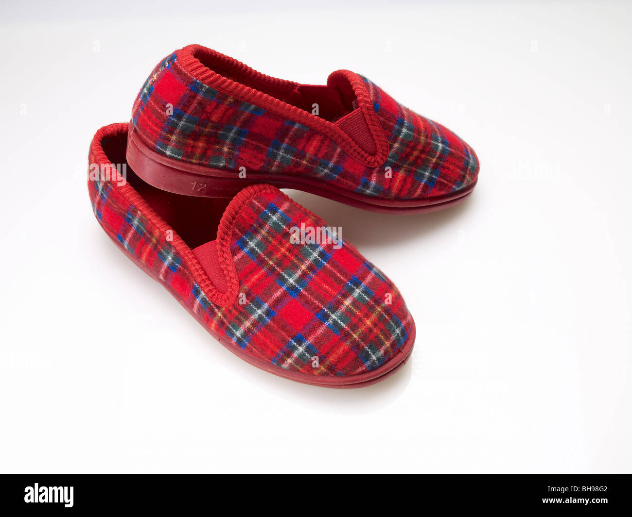 In tartan rosso pantofole accogliente controllare la warm house L Foto Stock