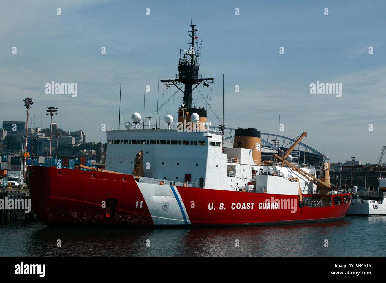 Un US Coast Guard icebreaker nave ormeggiata fino in corrispondenza della US Coast Guard Station Seattle Foto Stock
