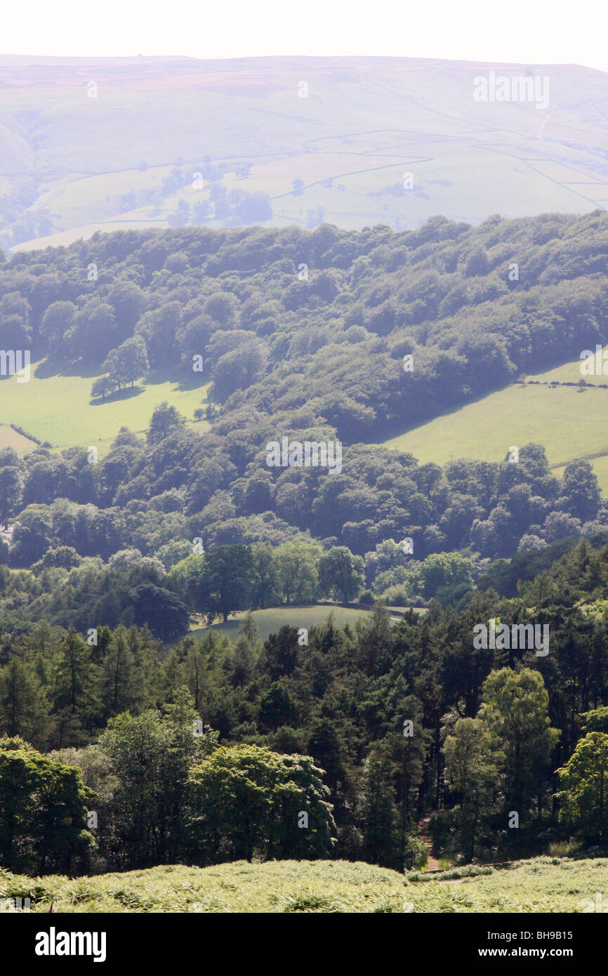 Vista dal bordo Stanage nel Derbyshire Peak District, UK. Foto Stock