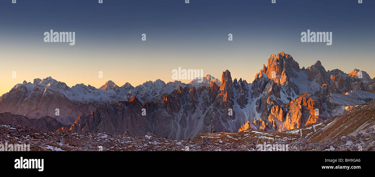 Vista panoramica dei Cadini di Misurina a sunrise Foto Stock