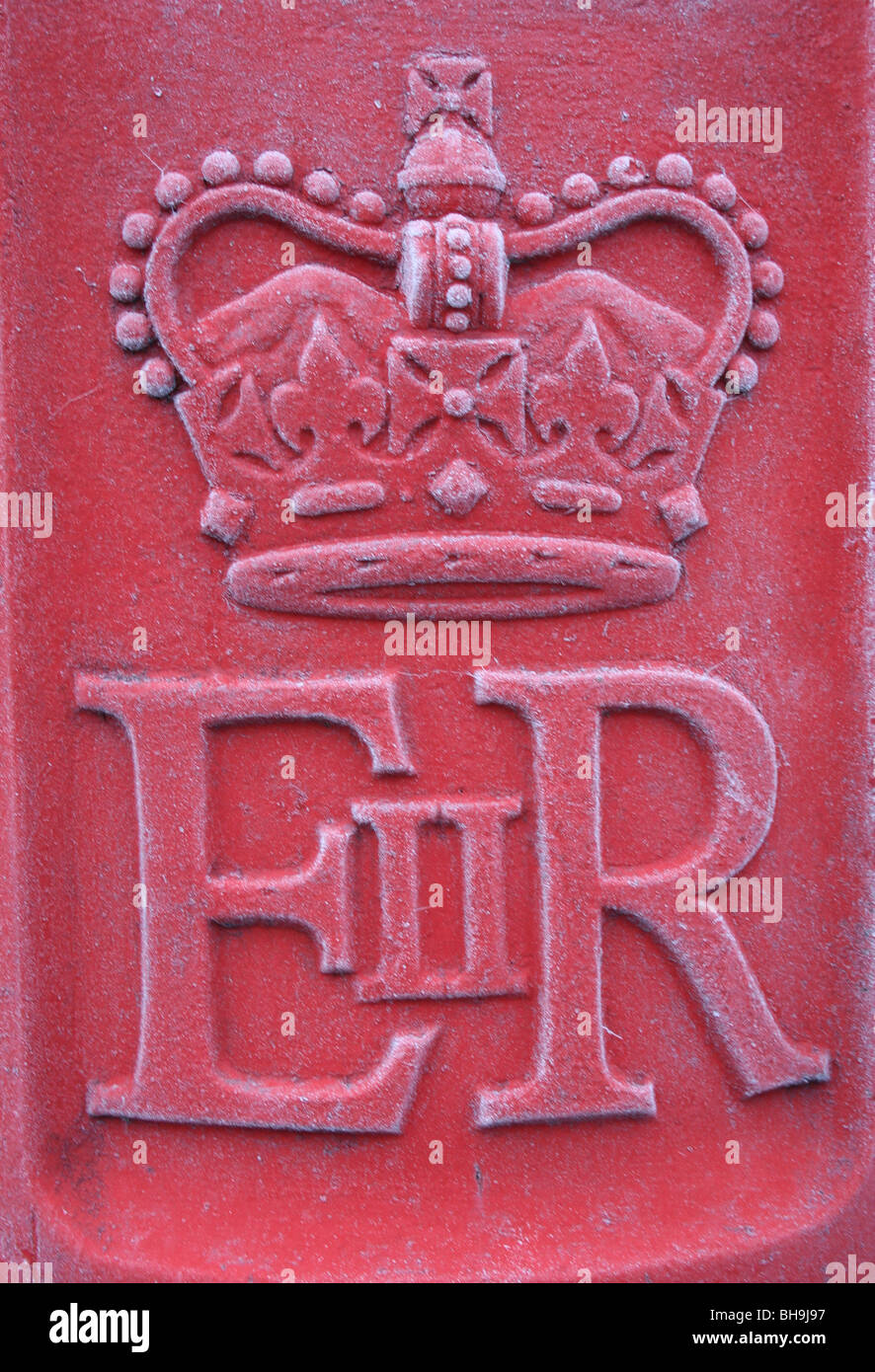 Congelati post box royal ER segno di Witney, nell'Oxfordshire Inghilterra, Regno Unito Foto Stock