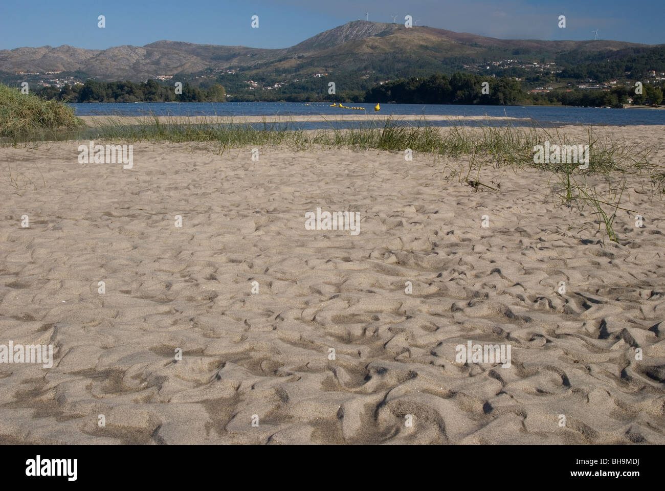 Banco di sabbia nel corso inferiore del fiume Miño, Eiras, O Rosal, Galizia, Spagna. Foto Stock