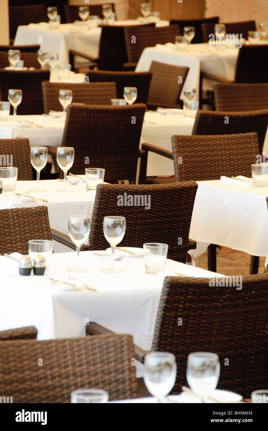 SYDNEY, Australia - Sydney, Australia - righe delle tabelle vuote in un ristorante a Sydney Foto Stock