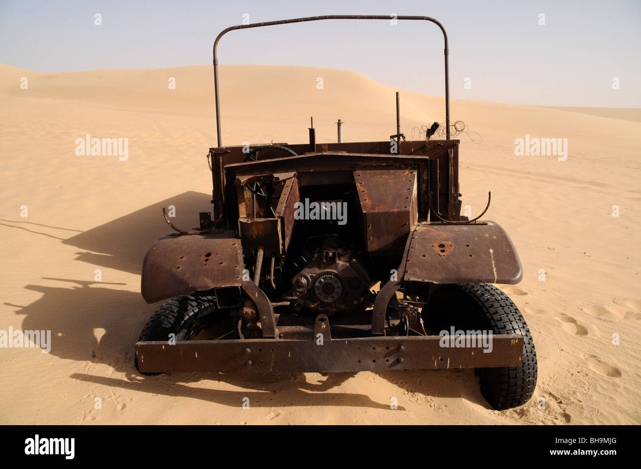 Un vecchio veicolo militare del Long Range Desert Group, un'elite Seconda Guerra Mondiale esercito britannico unità, nel deserto occidentale del Nord Africa, Egitto. Foto Stock