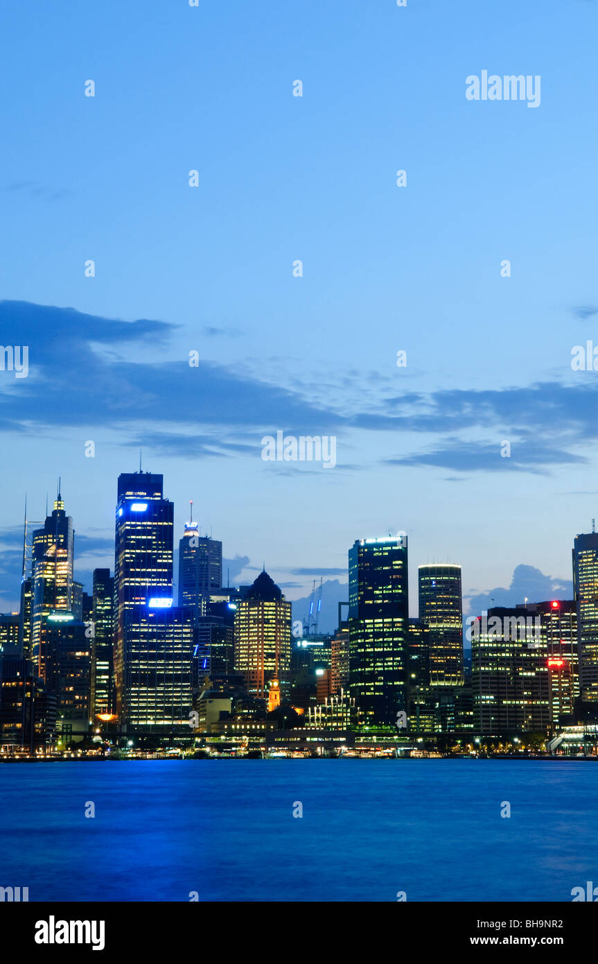SYDNEY, Australia - Sydney, Australia - Sydney skyline della citta' al tramonto con copyspace Foto Stock