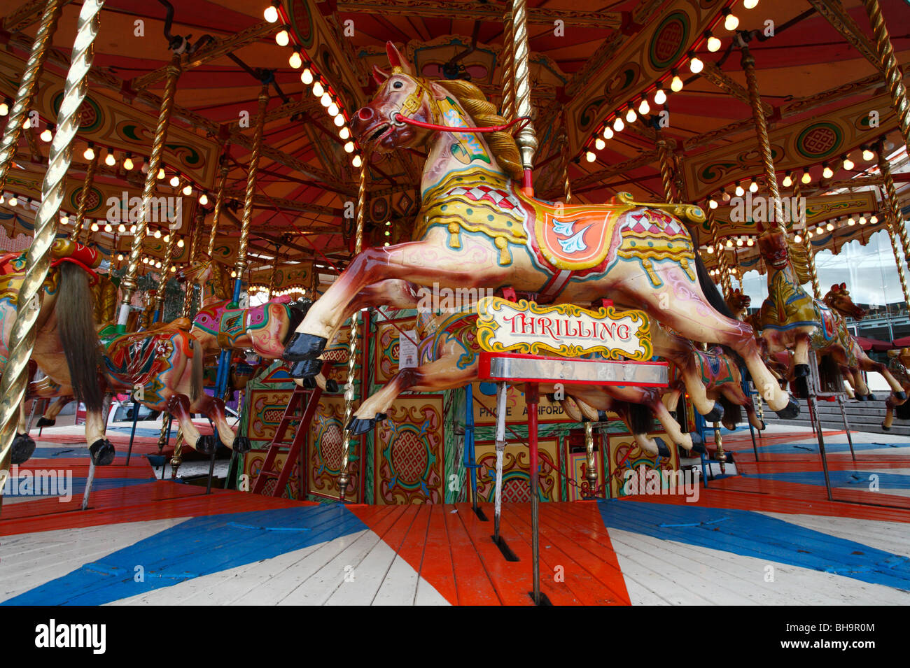 L'orgoglio del sud i cavalli al galoppo giostra ride lavorando in Nowich. Foto Stock