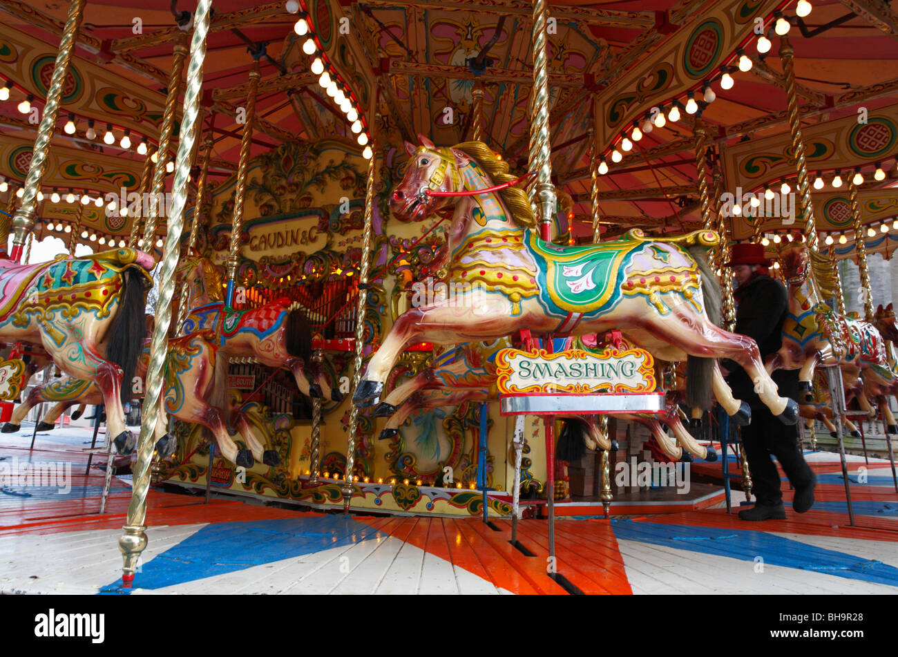 L'orgoglio del sud i cavalli al galoppo giostra ride lavorando in Nowich. Foto Stock