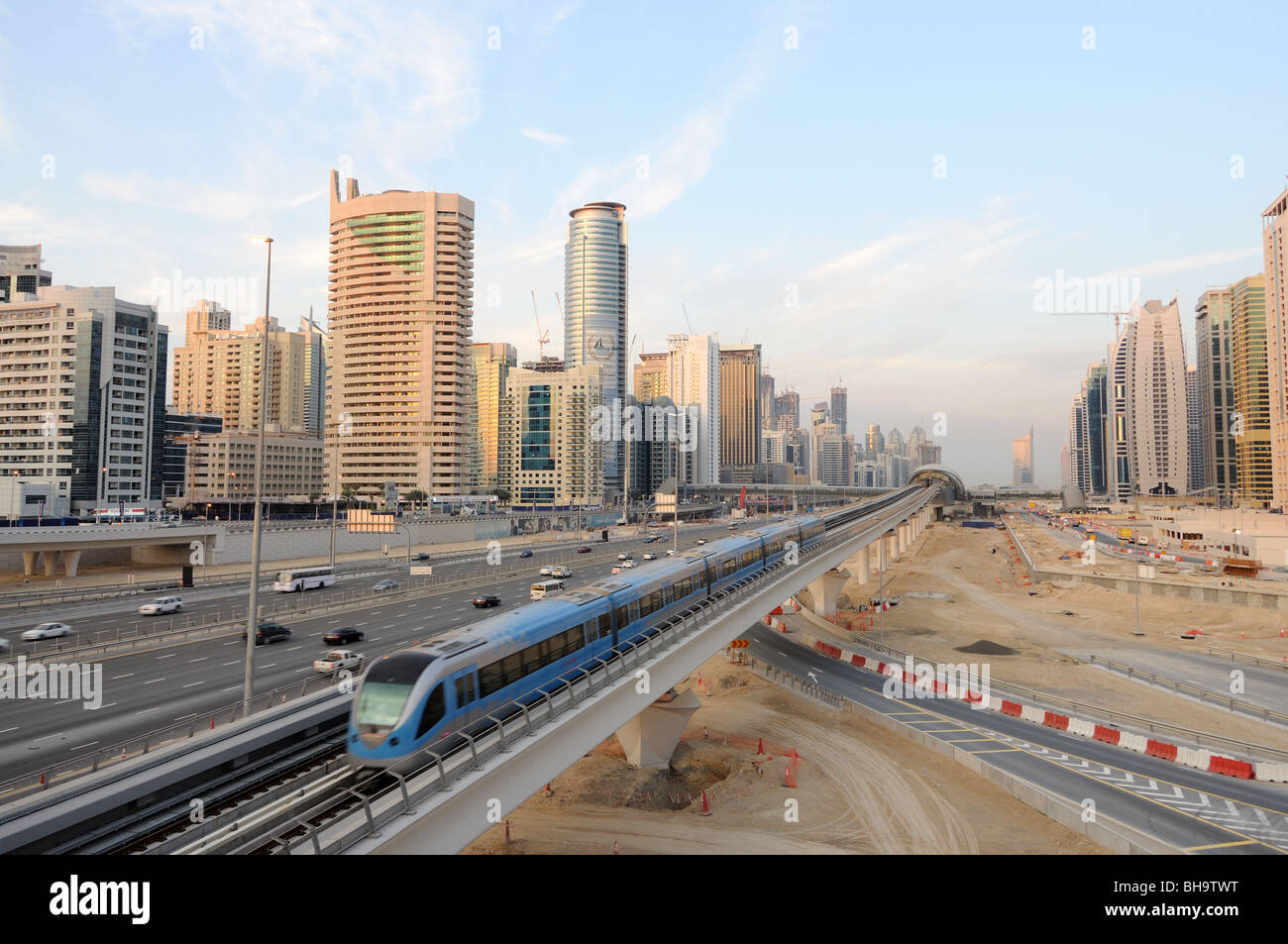 Sheikh Zayed Road a Dubai, Emirati Arabi Uniti Foto Stock