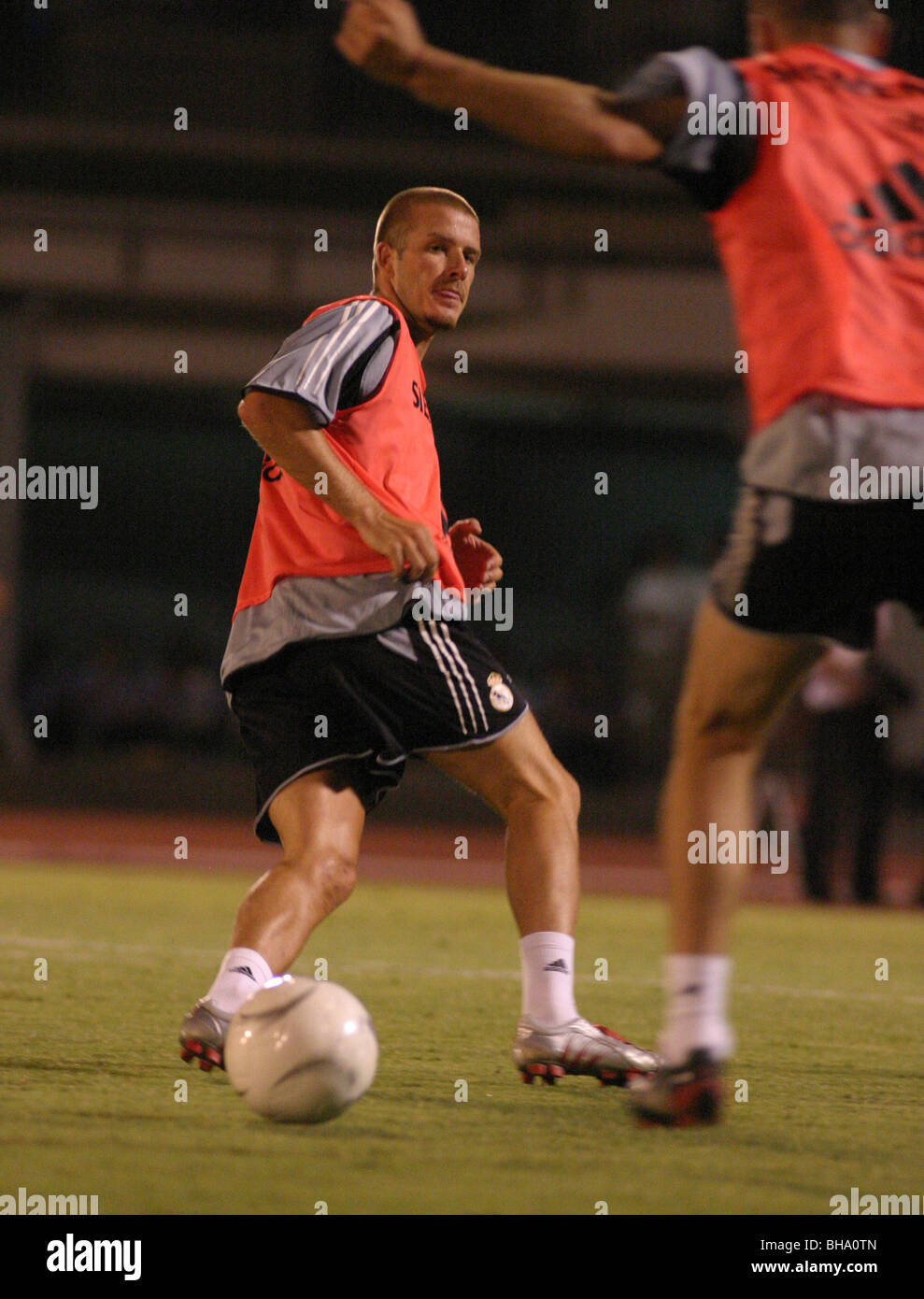 Calciatore inglese David Beckham training con il Real Madrid, a Tokyo, Giappone, 2004. Foto Stock