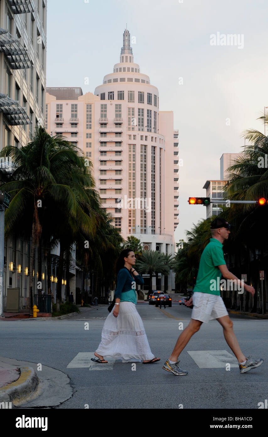 Loews Miami Beach Hotel, come visto da un angolo di Washington Avenue e la 16th Street, Miami Beach, Florida Foto Stock