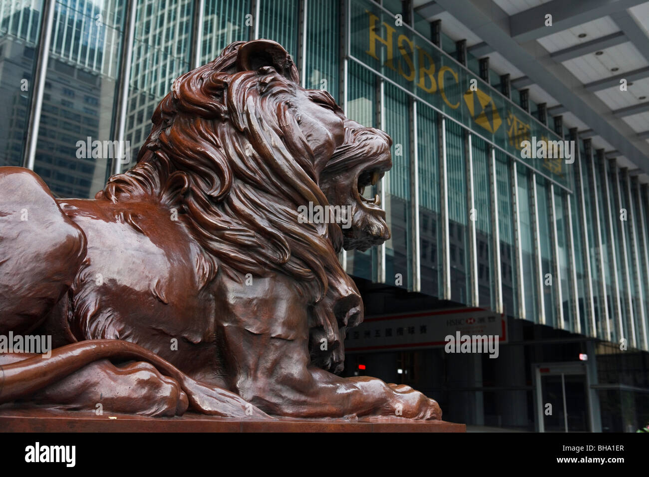 I leoni di bronzo al di fuori della sede HSBC in Hong Kong. Foto Stock