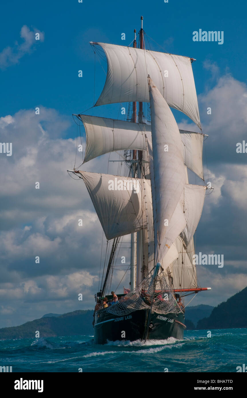 Il Solway Lass 125 piedi schooner costruito nel 1906 vela nelle isole Whitsunday sulla Grande Barriera Corallina Foto Stock