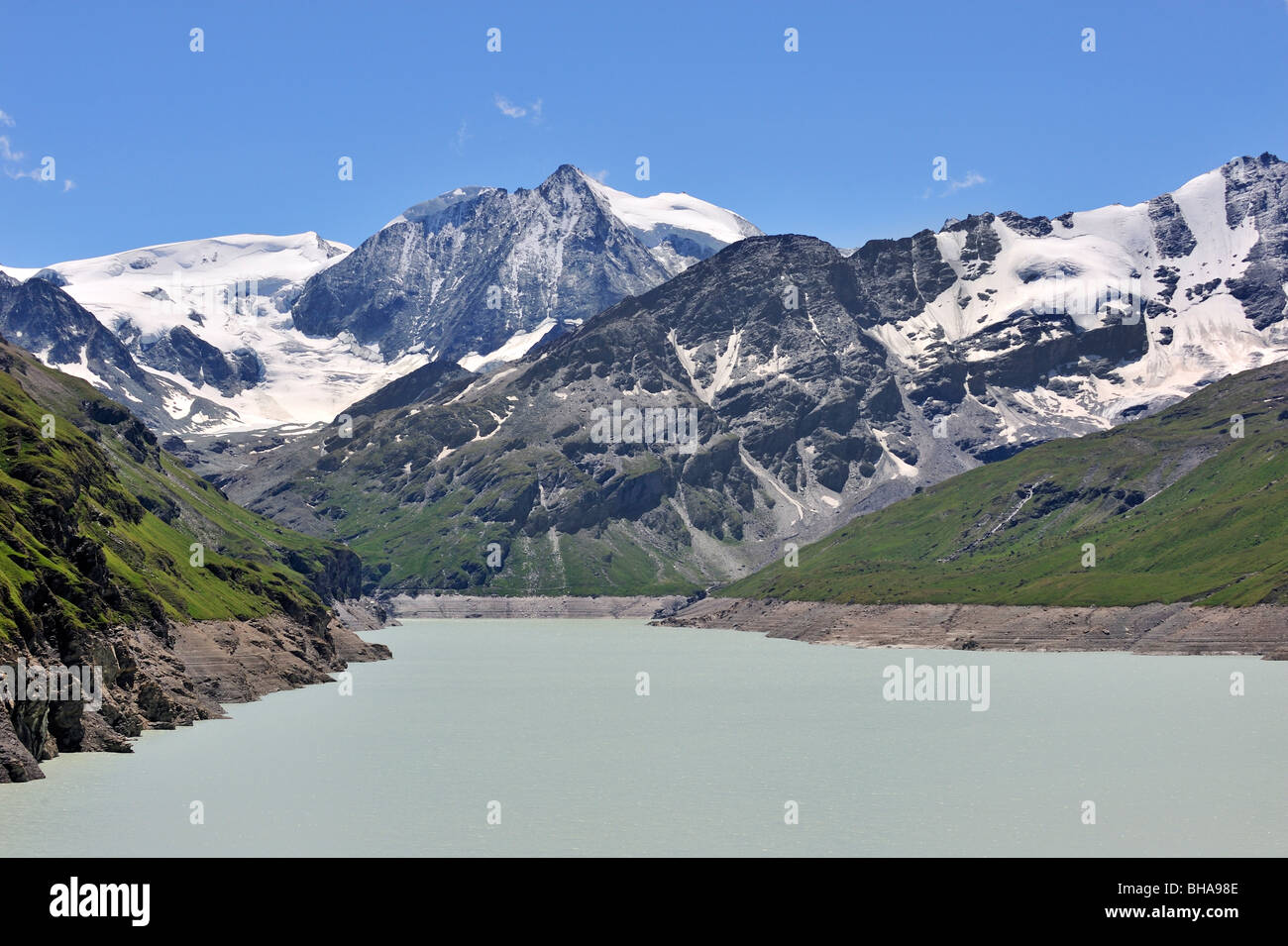 Il Lac des Dix, formato dalla grande diga di Dixence, la più alta diga a gravità del mondo, Valais / Wallis, alpi svizzere, Svizzera Foto Stock