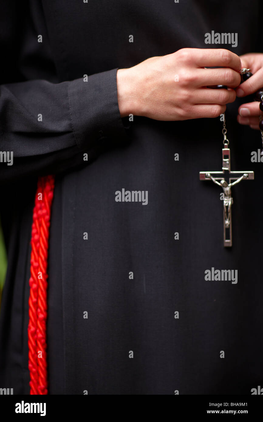 Dettaglio di una suora è abitudine & rosario, Sant'Eutizio Abbey, Preci, Umbria, Italia Foto Stock