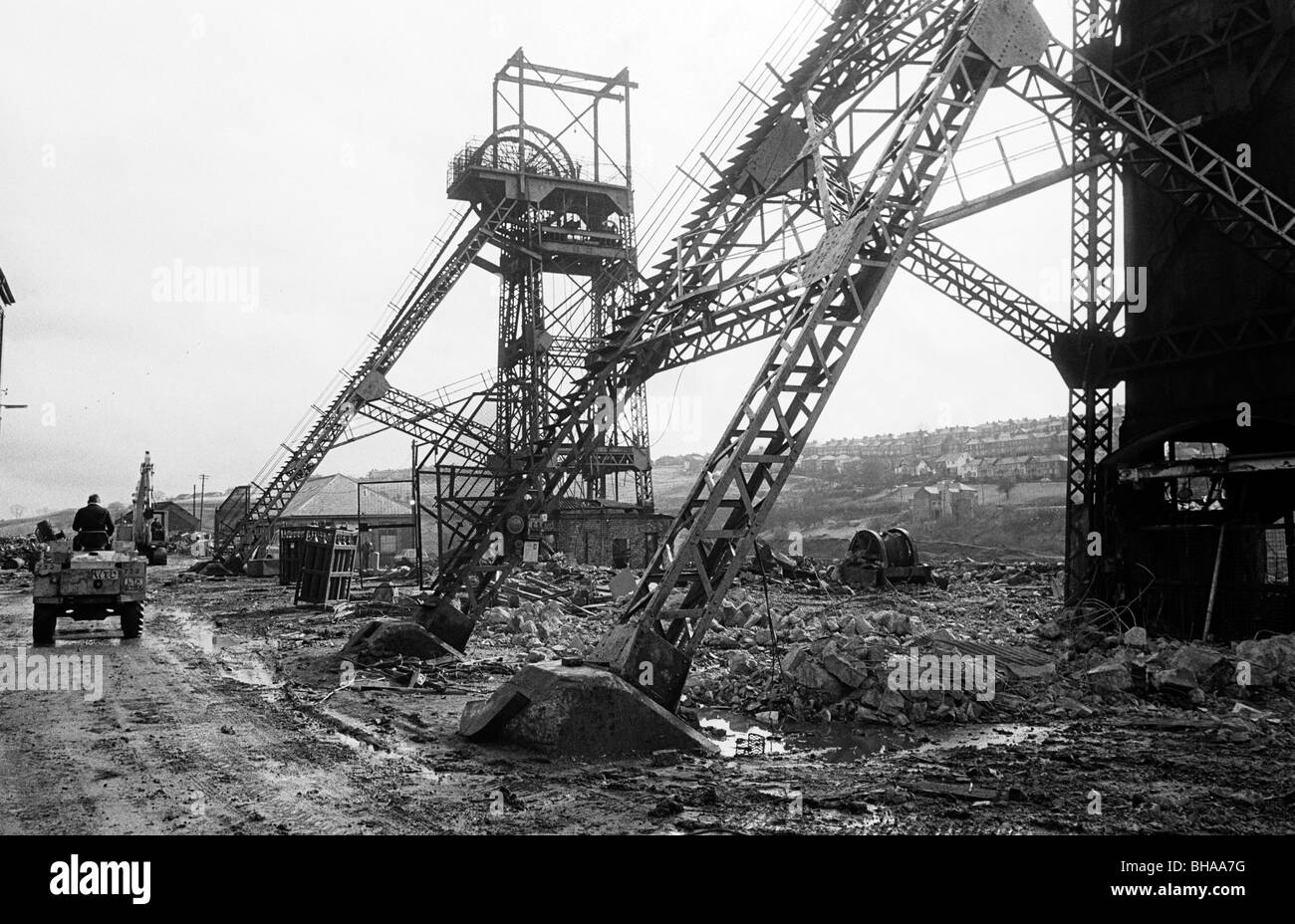 Demolizione di una volta produttiva di Markham miniera di carbone della miniera di carbone in Mid-Glamourgan, nel Galles del Sud. Foto Stock