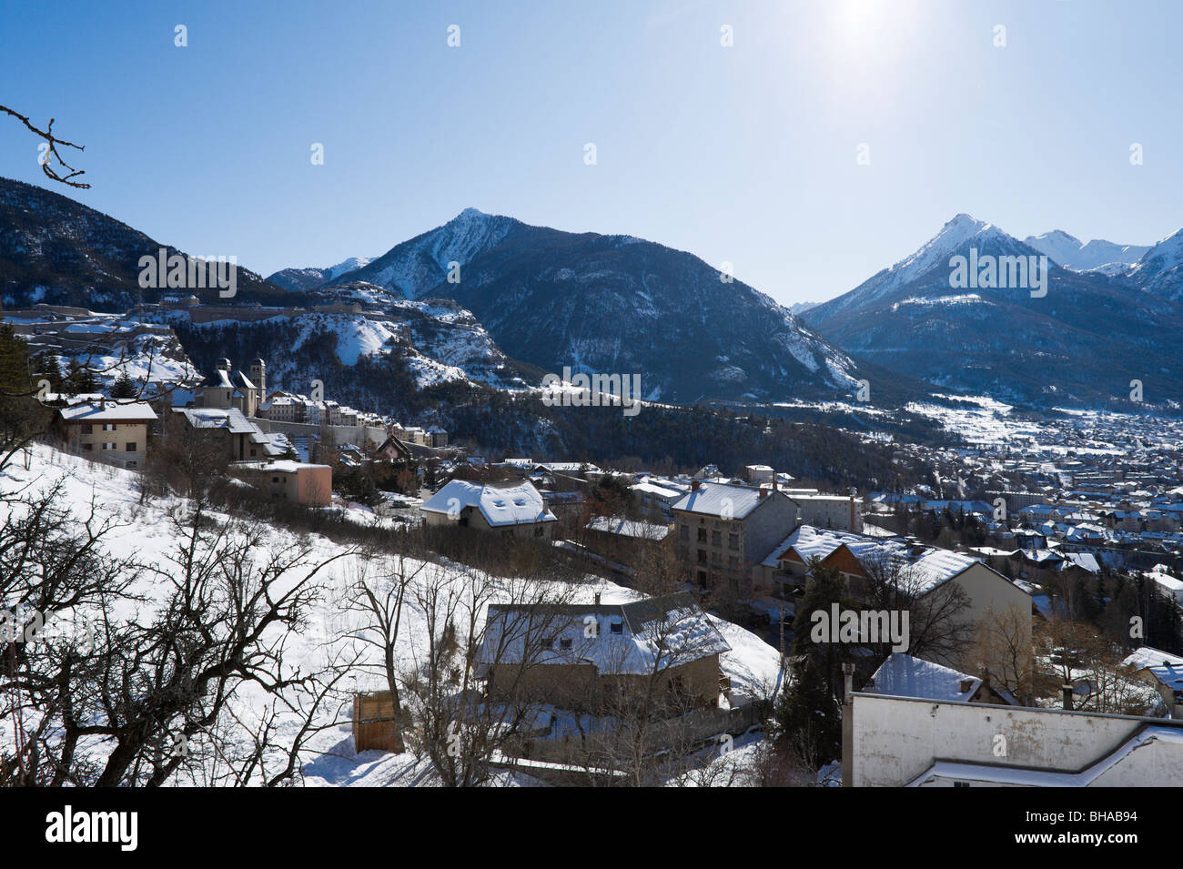Vista sul centro della città di Briancon, Serre Chevalier, Hautes Alpes, Francia Foto Stock