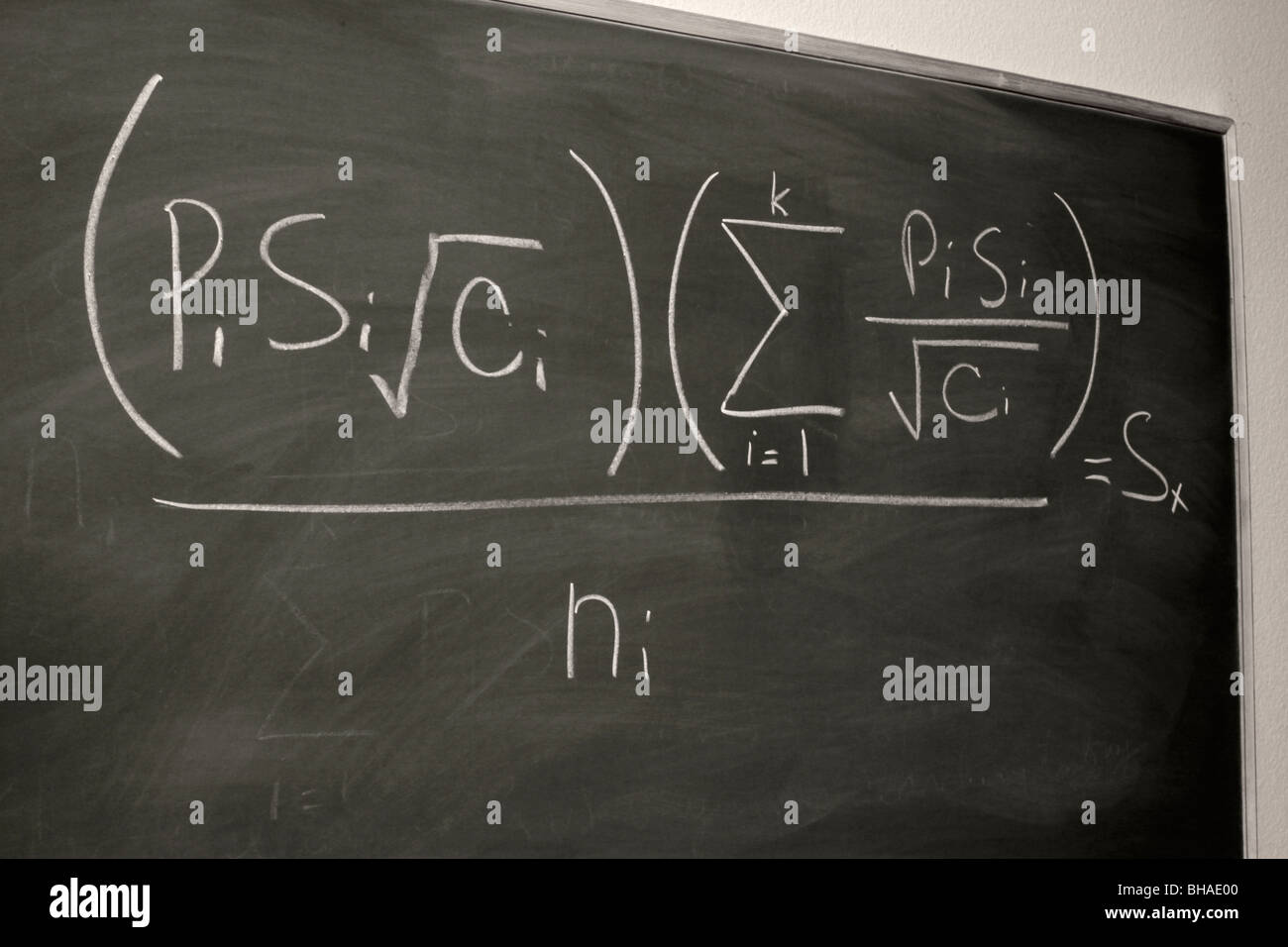 Formula matematica sulla lavagna Foto Stock