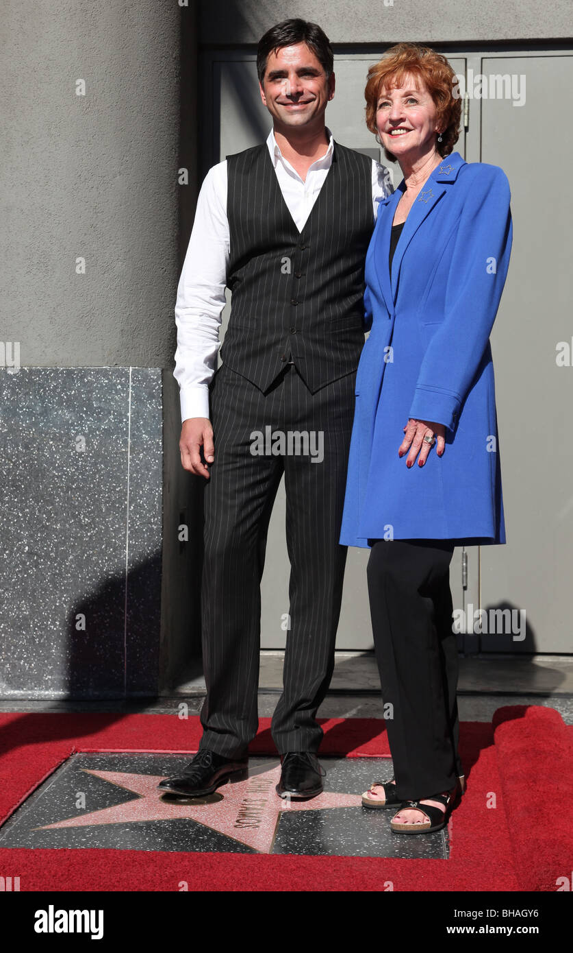 JOHN STAMOS LORETTA JOHN STAMOS Hollywood Walk of Fame HOLLYWOOD Los Angeles CA USA 16 Novembre 2009 Foto Stock