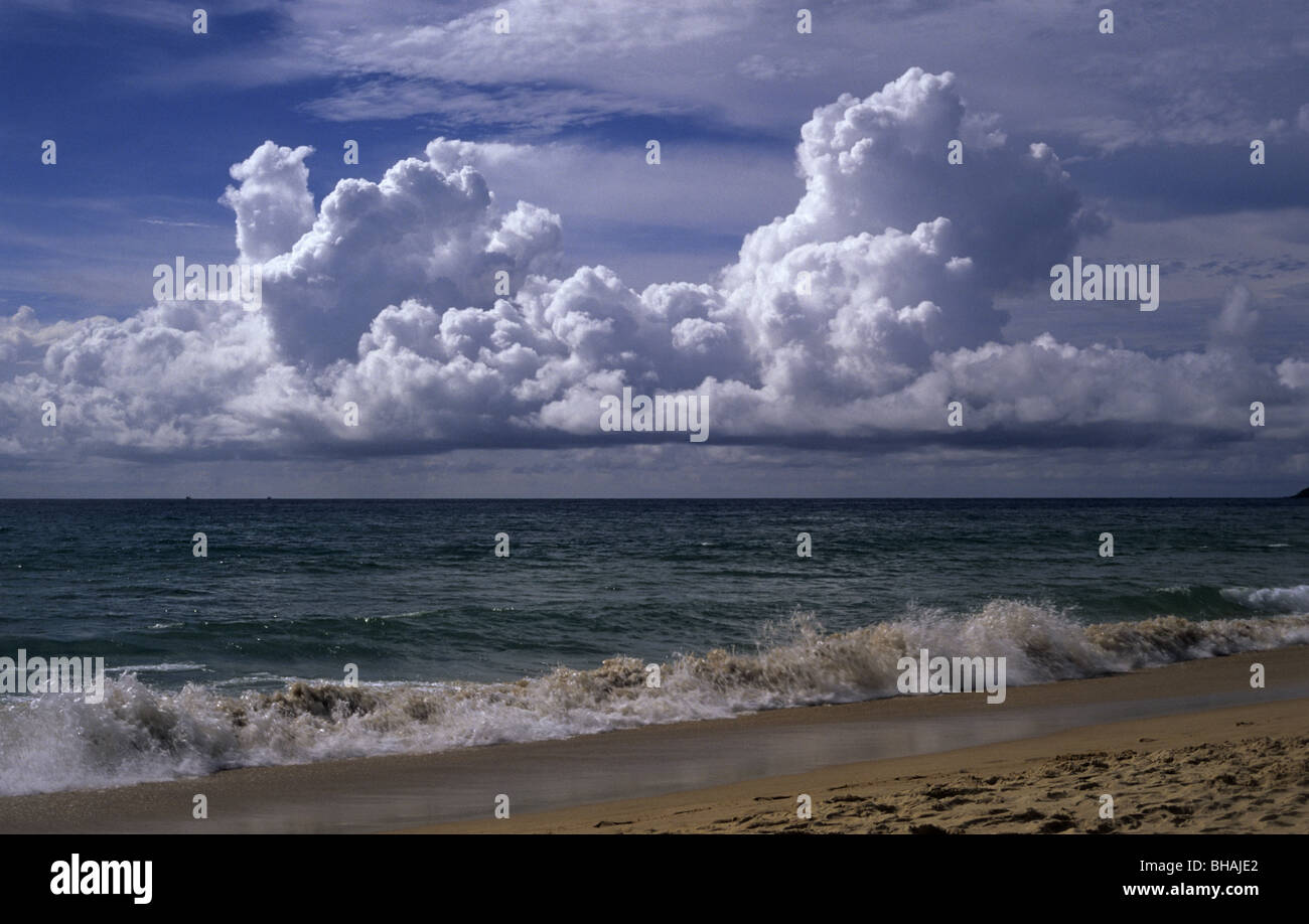 Cielo nuvoloso dal mare, il Phuket, Tailandia Foto Stock