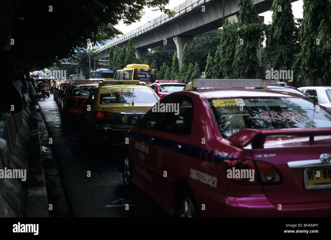 Fila di taxi in Phuket, Tailandia Foto Stock