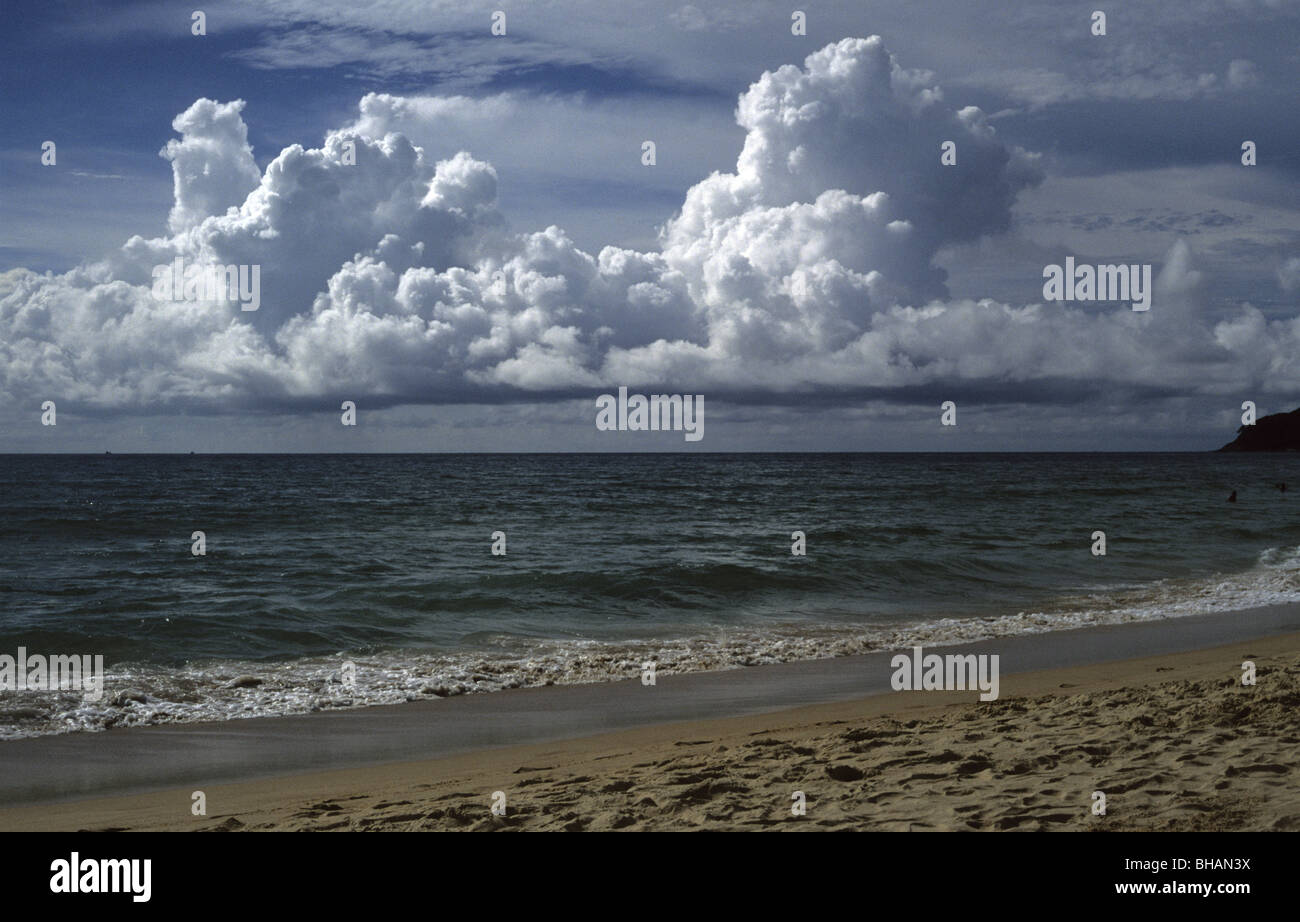 Cielo nuvoloso dal mare, il Phuket, Tailandia Foto Stock