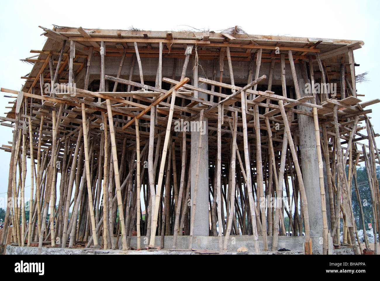 Edificio in costruzione. Quadro di bambù utilizzo in stile tradizionale indiano costruzione Foto Stock