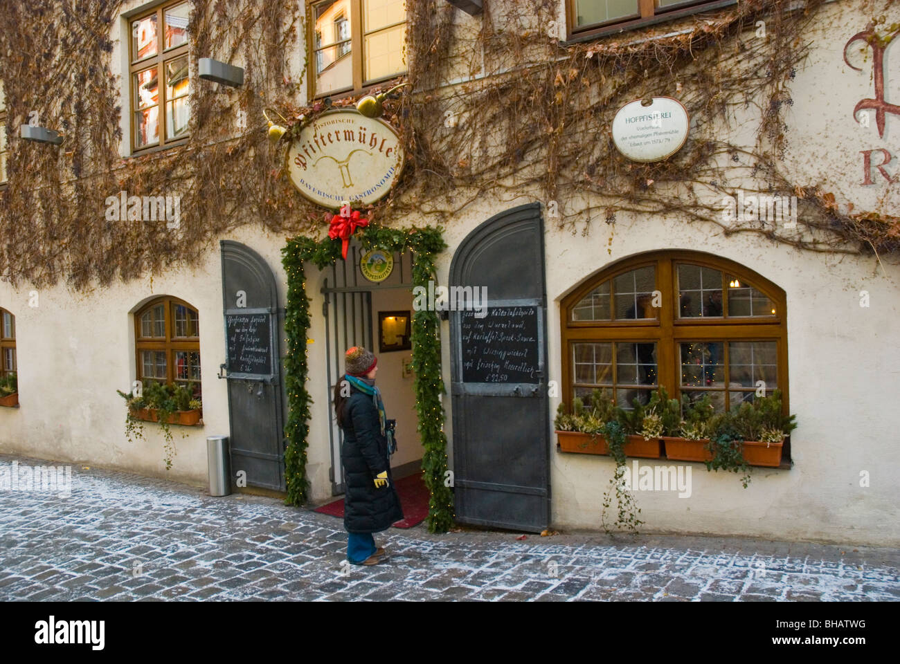Esterno di un ristorante storico quartiere Platzl Monaco di Baviera Baviera Germania Europa Foto Stock