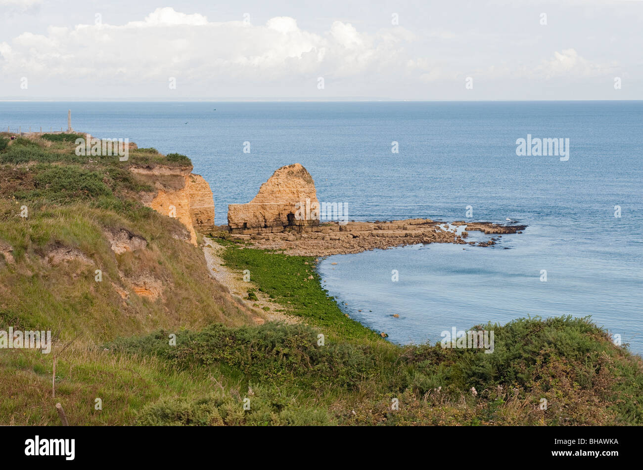 I resti di tedesco II Guerra Mondiale fortificazioni a Pointe du Hoc, Normandia, Francia Foto Stock