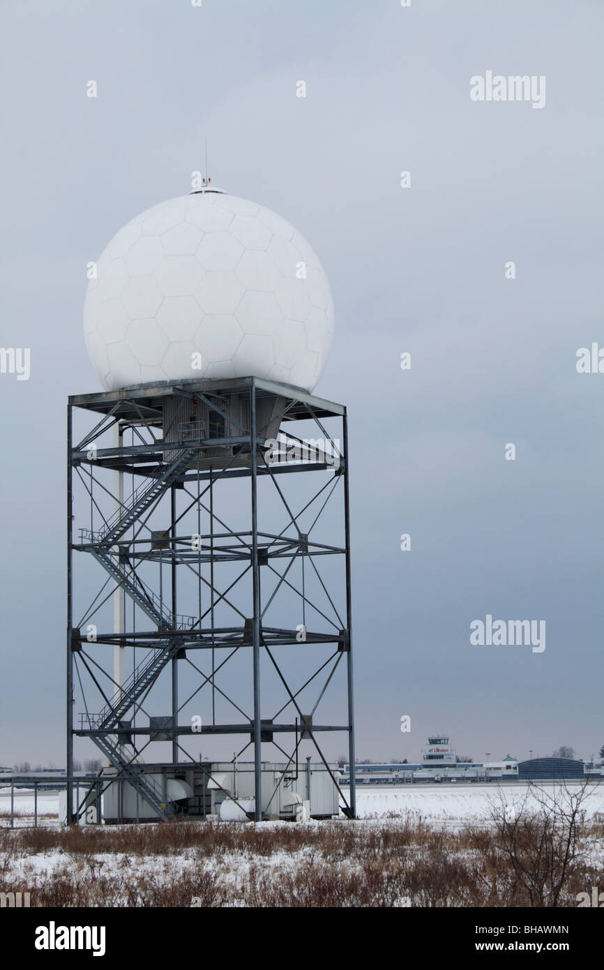 Il controllo del traffico aereo radar e il morsetto a Londra Dall'Aeroporto Internazionale di Ontario Canada Foto Stock