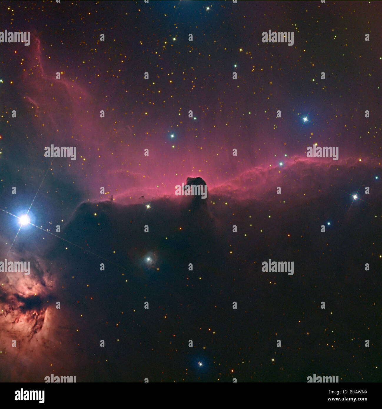 La Horsehead Nebula in Orion, con la nebulosa Fiamma a sinistra. Foto Stock