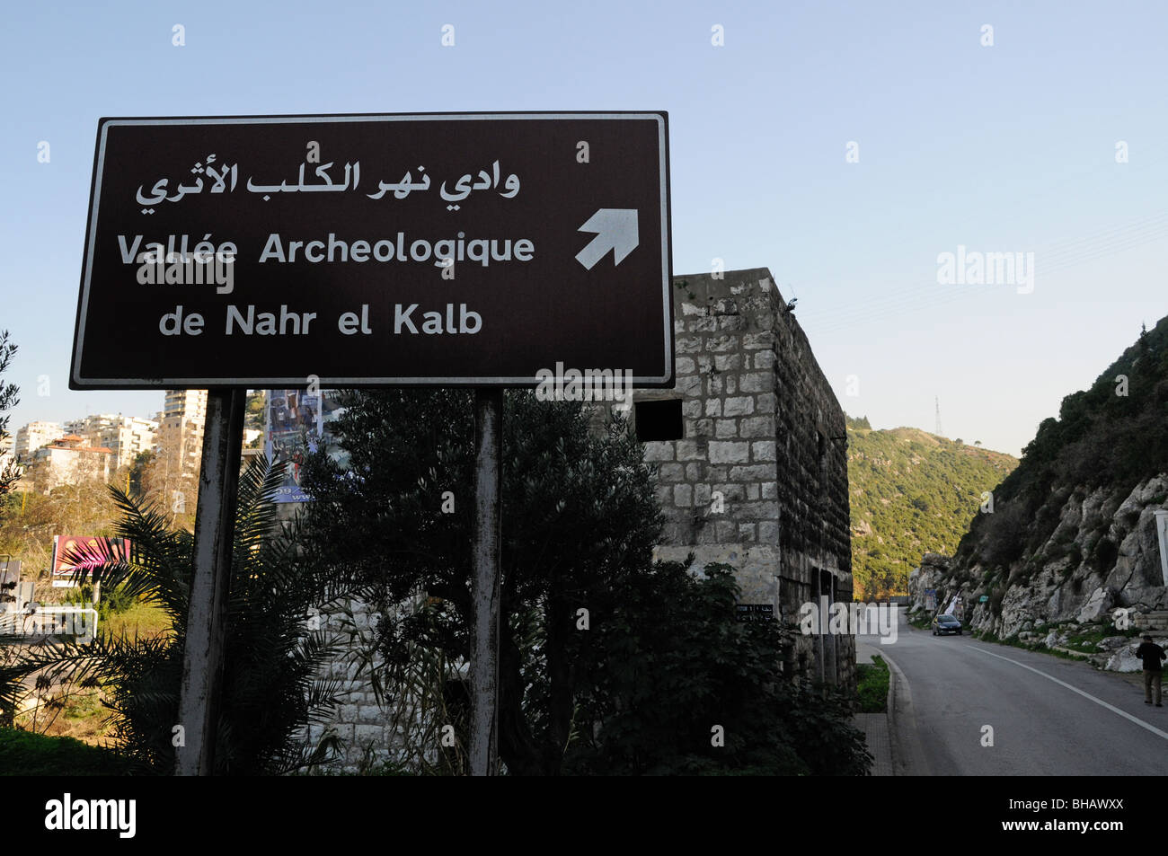 Il Fiume Dog (Nahr al Kalb) Valley, un'area archeologica contenente monumenti (stele eretta dagli antichi eserciti di conquistatori, vicino a Jounieh, Libano. Foto Stock