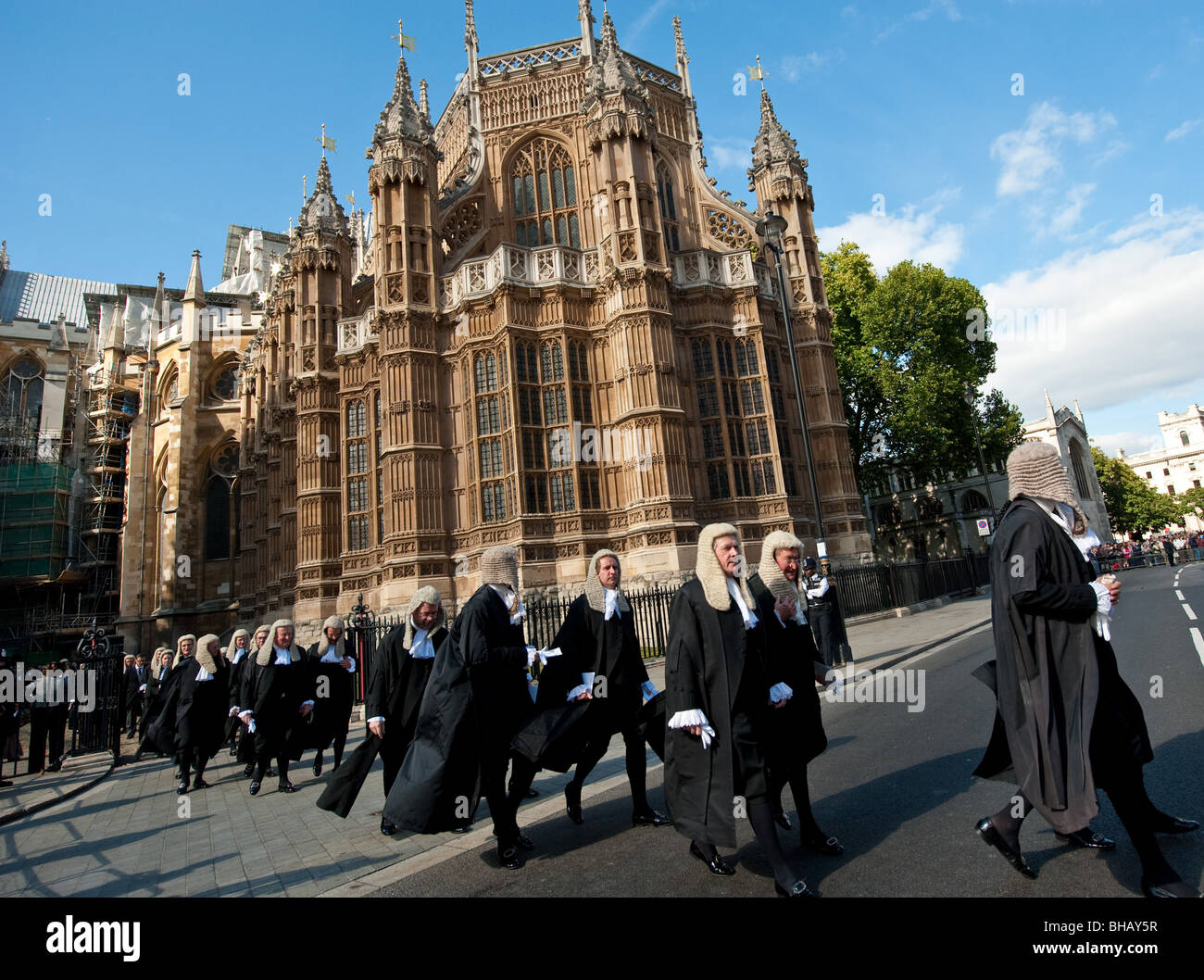Completamente vestita di giudici e di QCs arrivano al Lord Cancelliere della prima colazione all'inizio dell'anno giudiziario a Londra Foto Stock