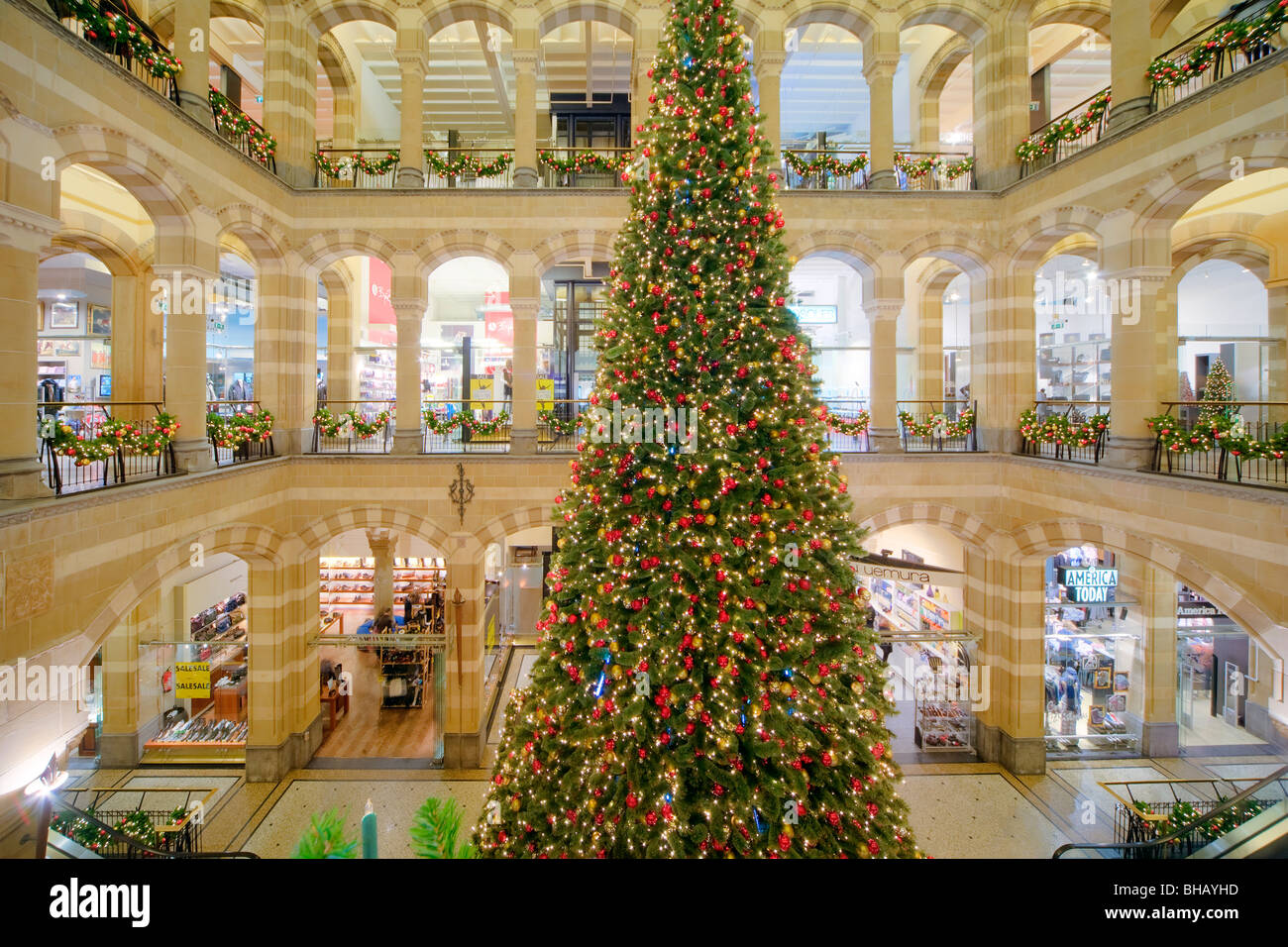 Amsterdam centro commerciale Magna Plaza con albero di Natale. Foto Stock