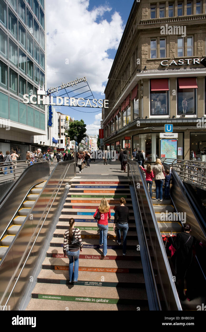 Via dei negozi Schildergasse a Neumarkt, Colonia, Renania settentrionale-Vestfalia, Germania Foto Stock