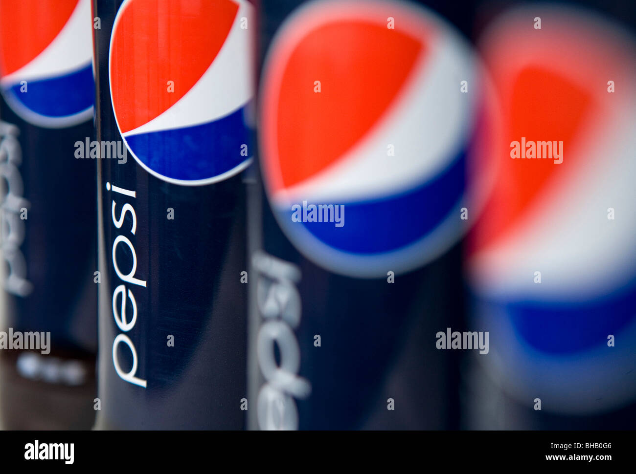 Un raggruppamento di bottiglie di Pepsi. Foto Stock