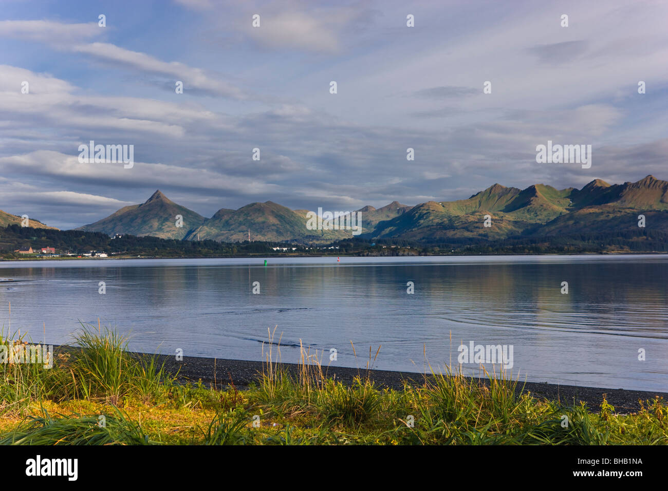 Vista panoramica delle donne's Bay, isola di Kodiak, Alaska, caduta Foto Stock