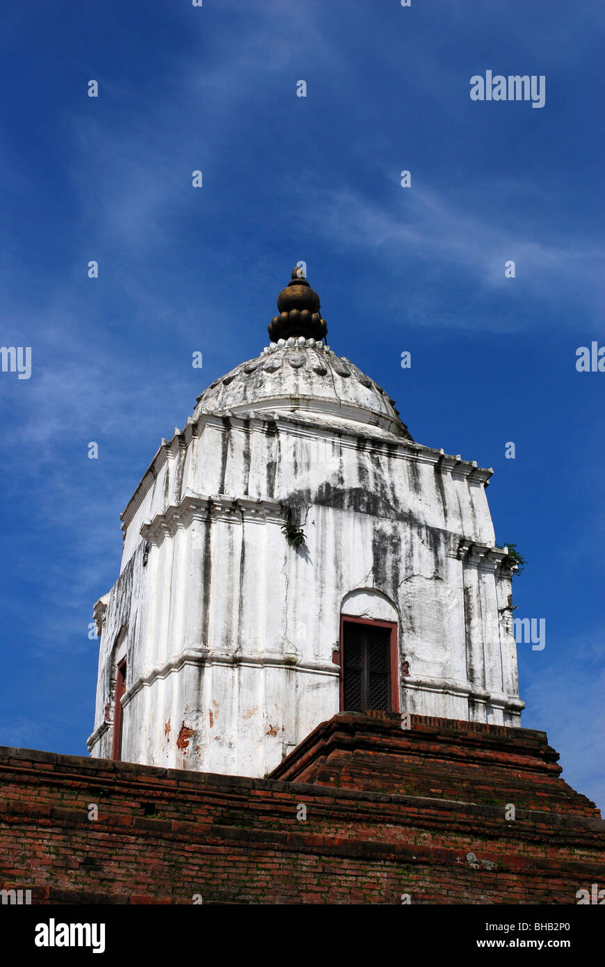 Antica struttura sotto il cielo blu di Durbar Square,bhaktapur,Nepal Foto Stock