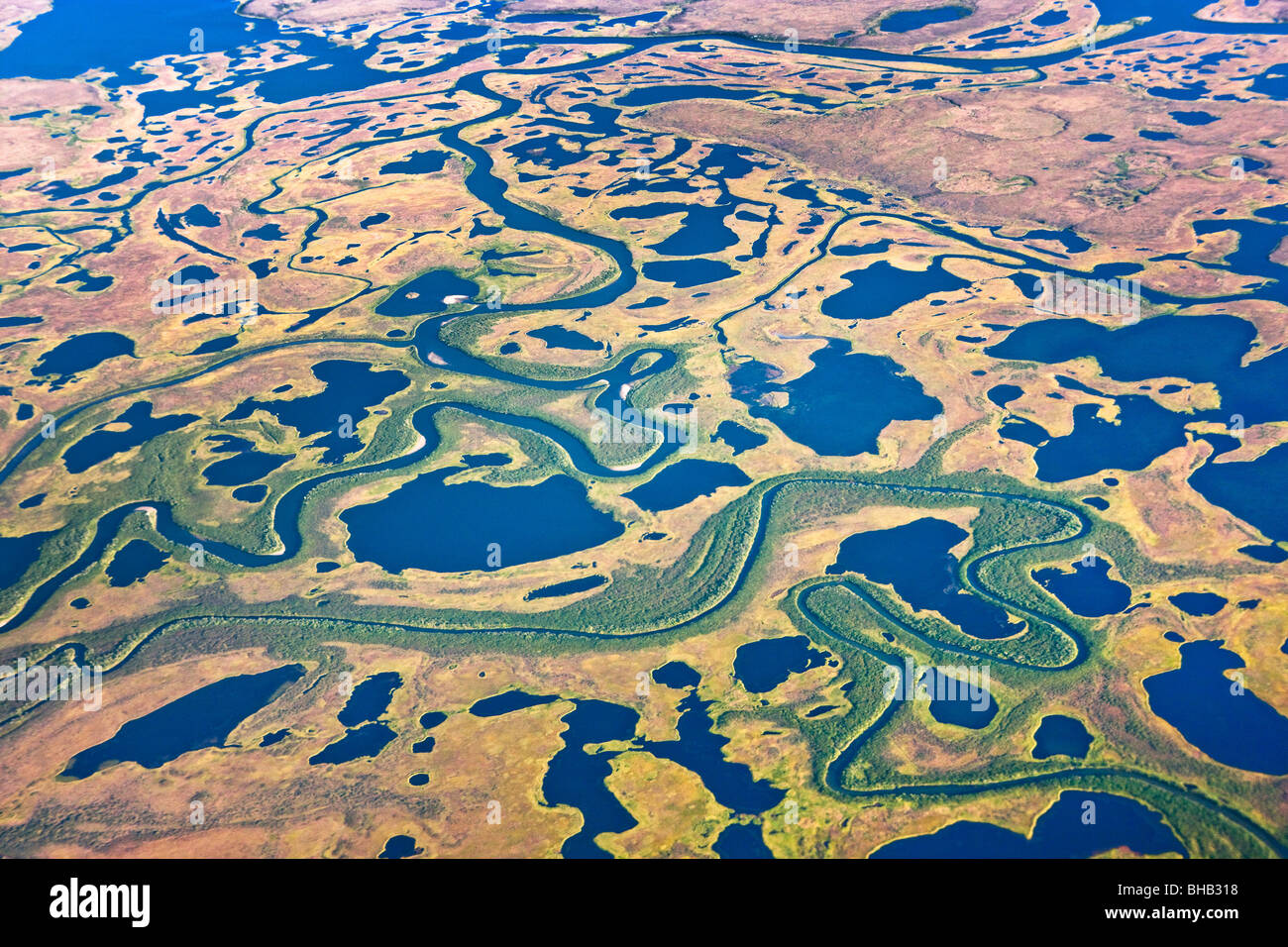 Vista aerea delle zone umide e streambeds intrecciato, Seward Peninsula, Northwestern Alaska, caduta Foto Stock