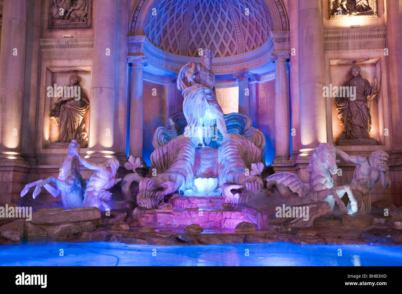 Replica italiano della Fontana di Trevi (Fontana di Trevi), il Caesars Palace Hotel & Casino, Las Vegas, Nevada, STATI UNITI D'AMERICA Foto Stock