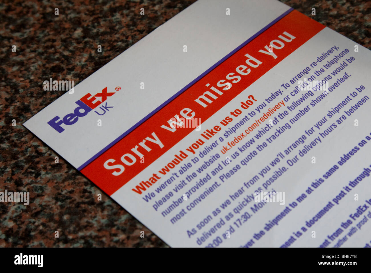 Fedex Avviso di consegna a sinistra quando un pacco o pacchetto potrebbe non essere consegnato, England, Regno Unito Foto Stock