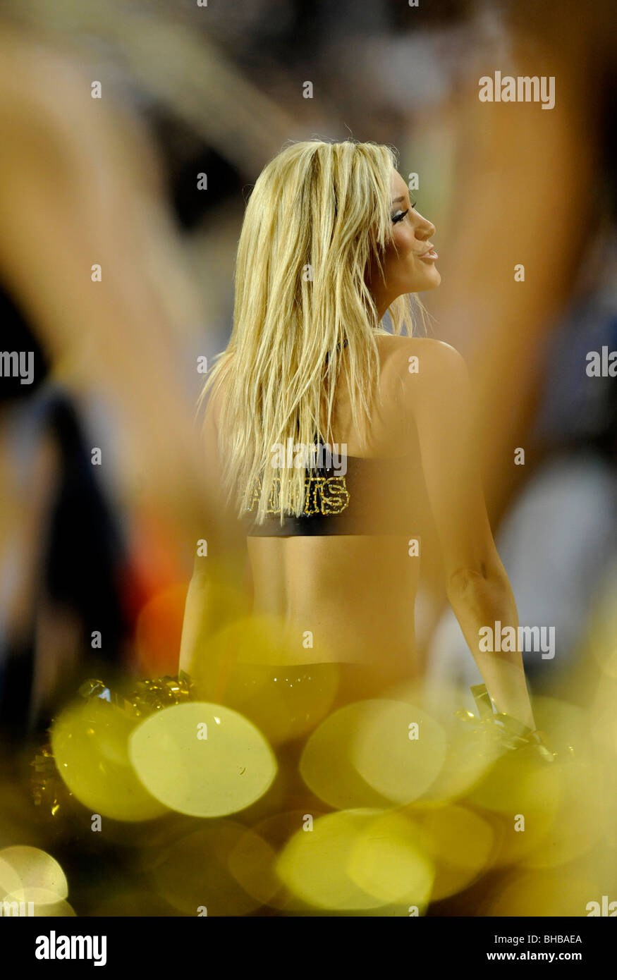 Cheerleaders di New Orleans Saints eseguire durante una partita contro gli Indianapolis Colts nel Super Bowl XLIV Foto Stock