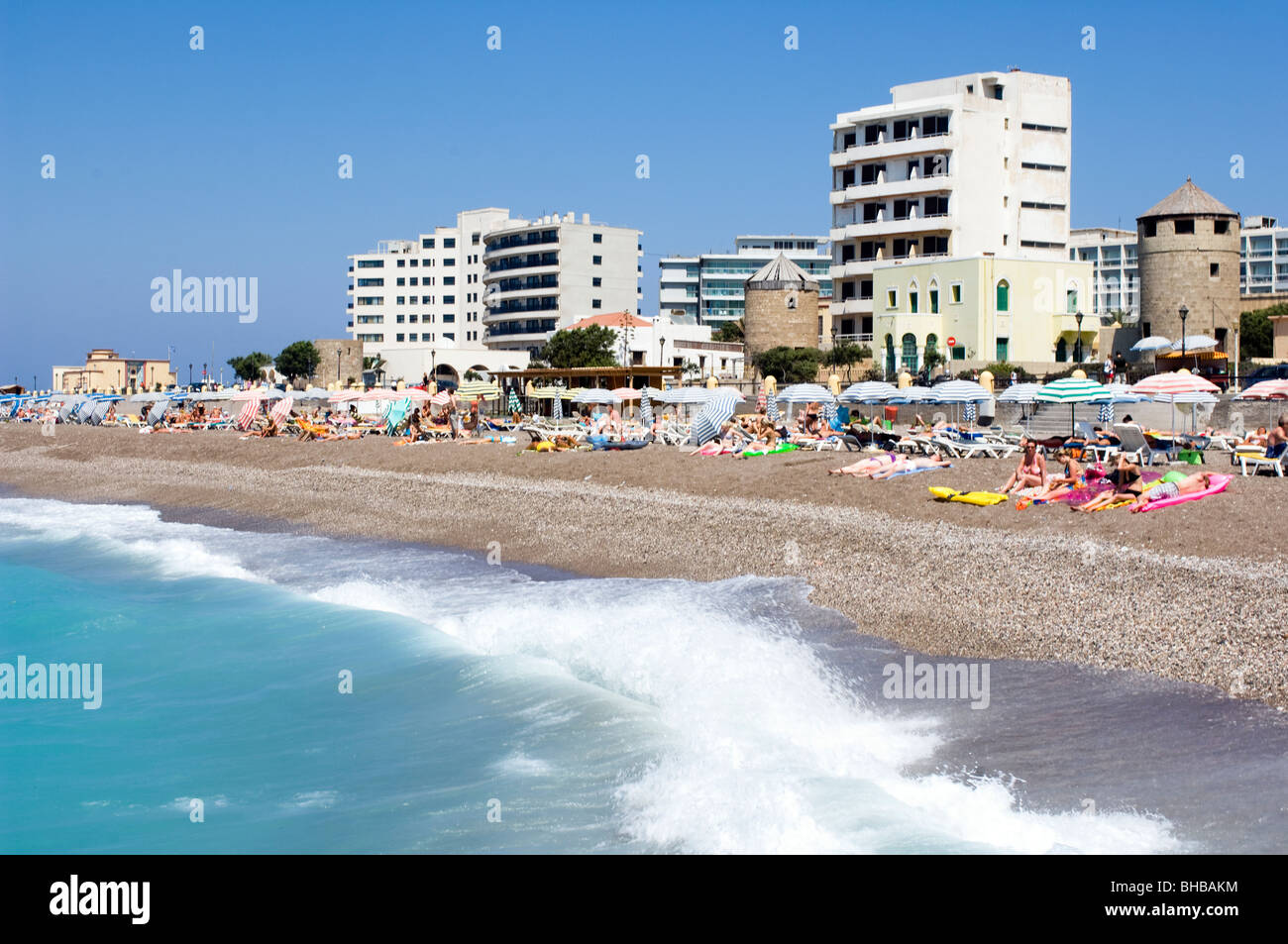 La spiaggia di Rodi, Rodi, Grecia nel mese di agosto Foto Stock