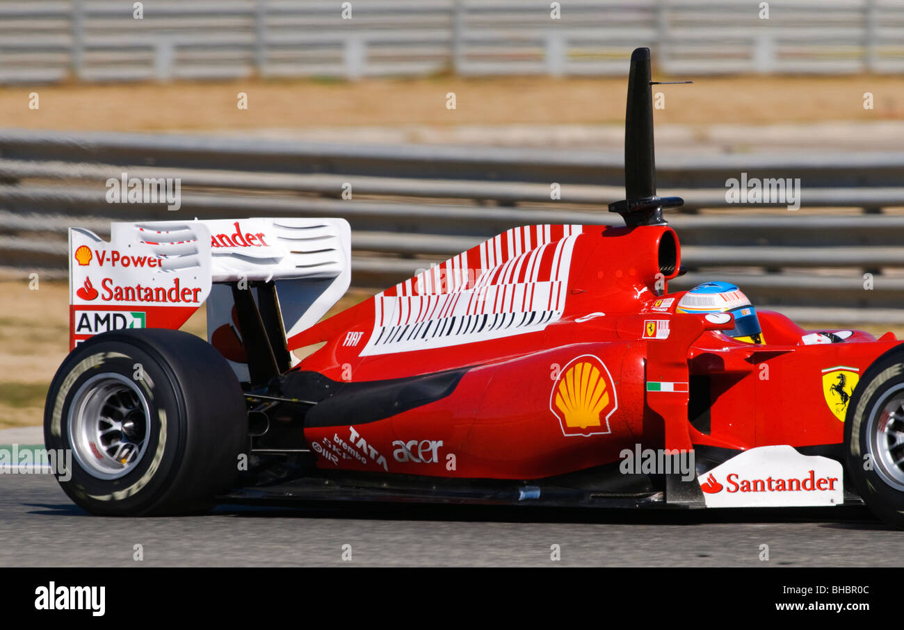 Fernando Alonso (ESP) alla guida della Ferrari F10 di Formula One racing car nel febbraio 2010 Foto Stock