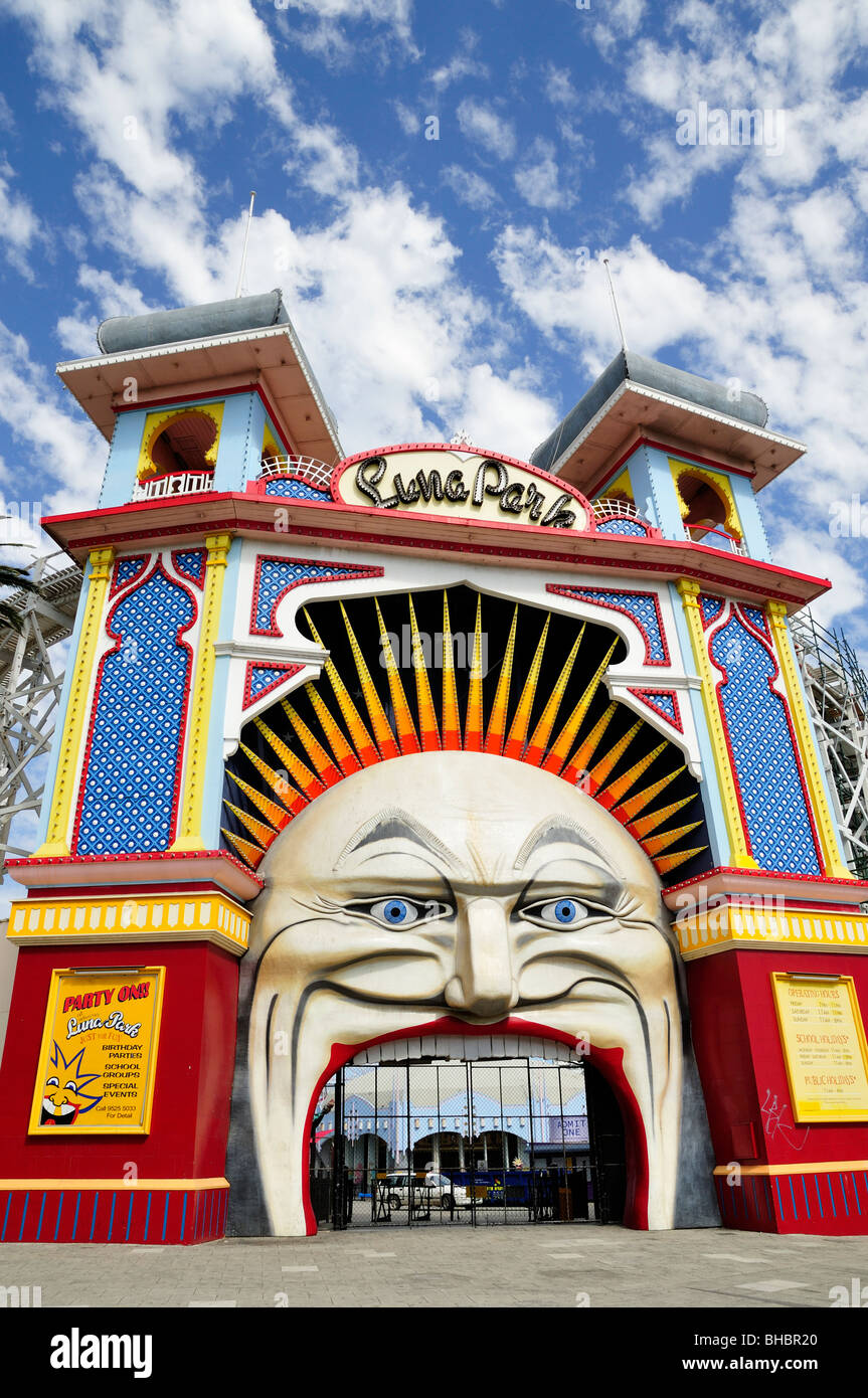 La colorata Ingresso al Luna Park, Melbourne, Australia Foto Stock