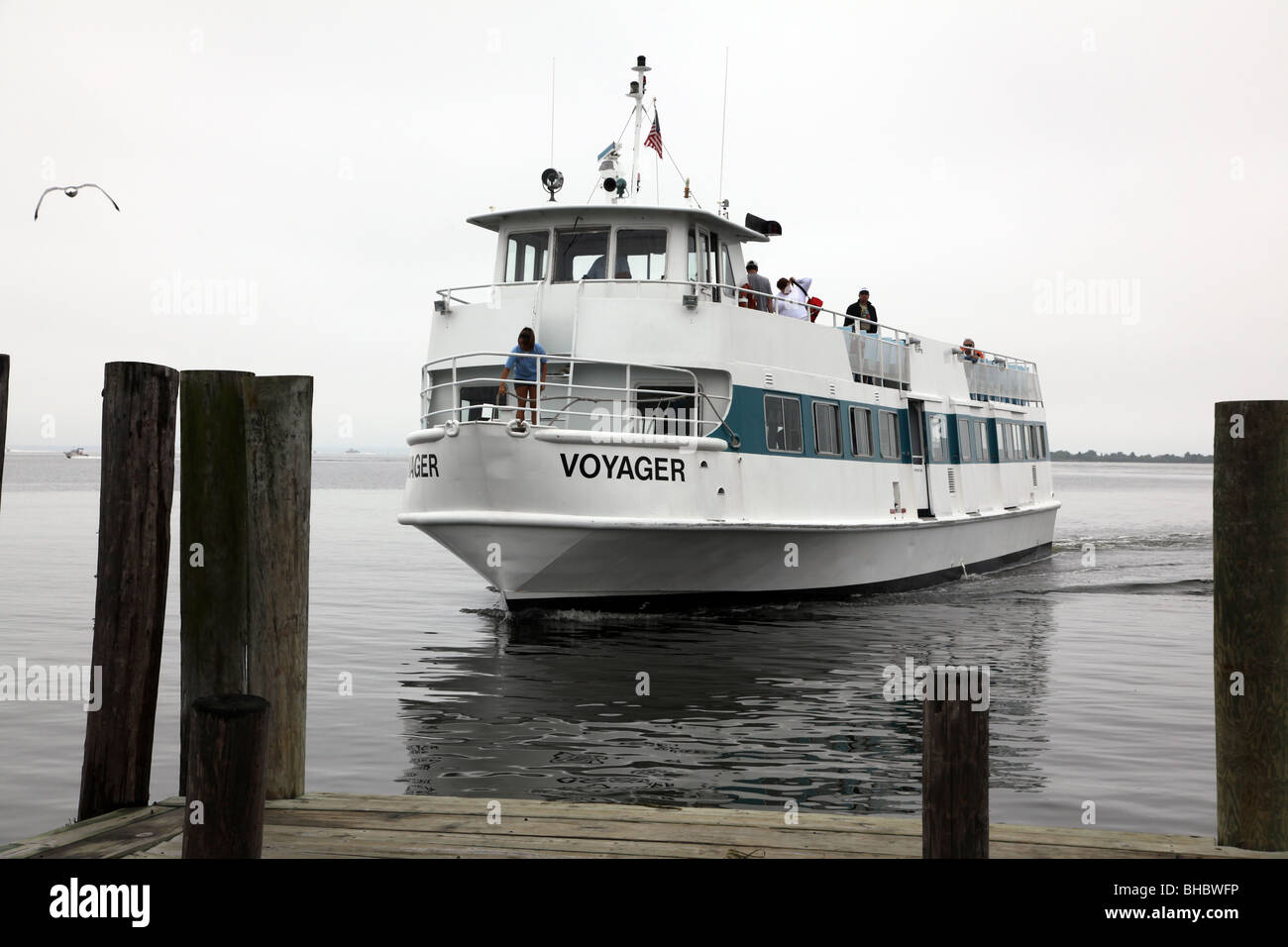 Voyager ferry boat dock si avvicina al Fair Harbour, Fire Island, NY, STATI UNITI D'AMERICA Foto Stock