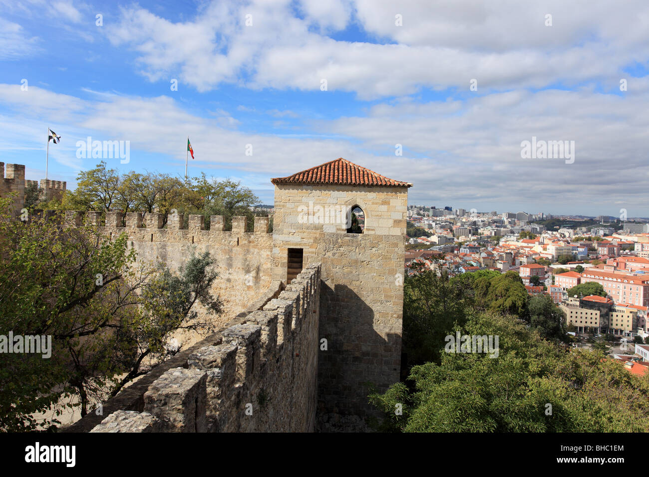 Il castello Sao Jorge è un Maures fortezza costruita nel secolo10th nel cuore del quartiere storico di Lisbona Foto Stock