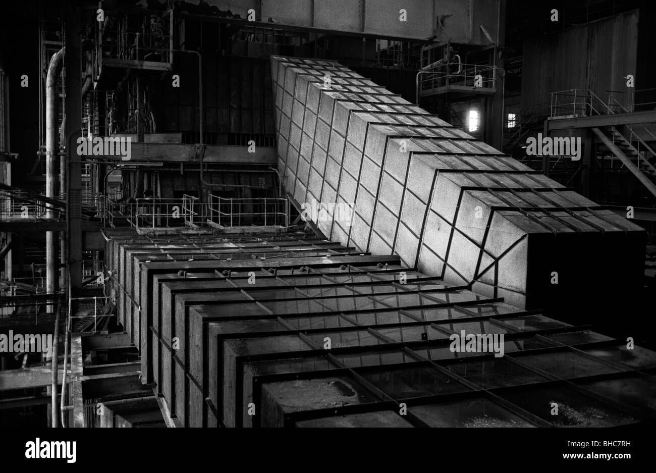Bankside Power Station che mostra la massiccia Turbine Hall fotografato in alla fine degli anni novanta quando è stata l'annunzio che il Tate Mode Foto Stock