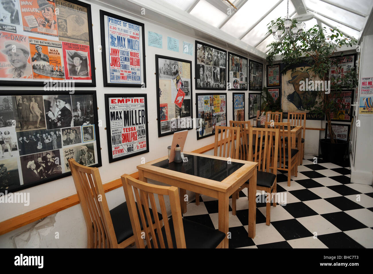 La max miller camera presso bardsley's fish e chip shop in Brighton Foto Stock